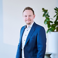 Benedikt Bonnmann, Mitglied des Vorstands der adesso SE, appelliert an Unternehmen, für erfolgreiche GenAI-Projekte ihre Hausaufgaben in Sachen Data Governance nicht zu vernachlässigen. (Quelle: adesso) 